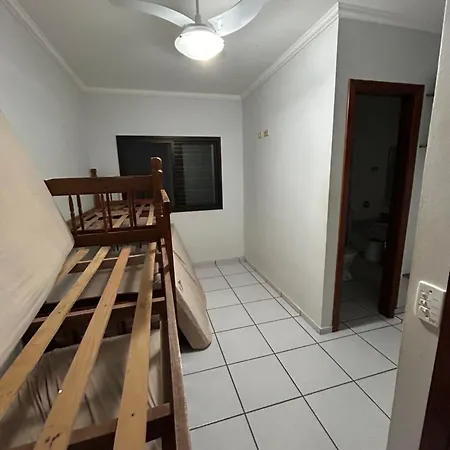 Apartamento 2 suítes com ar condicionado Maranduba-2